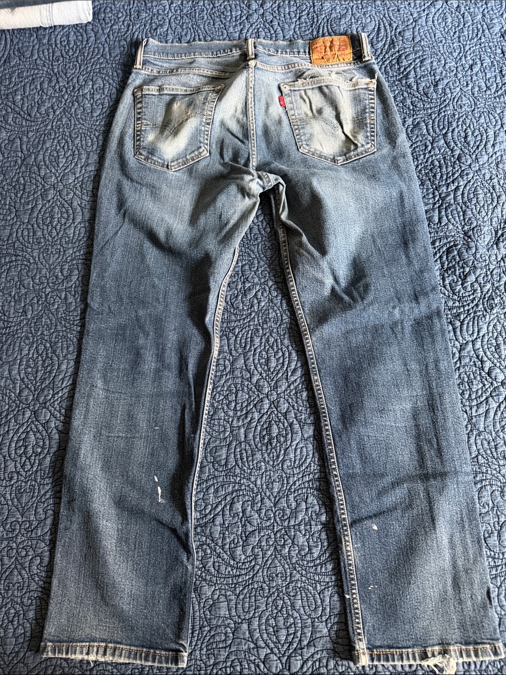 Levi's 514 34x30 Men's Straight Jeans in Faded Blue Denim Distressed.